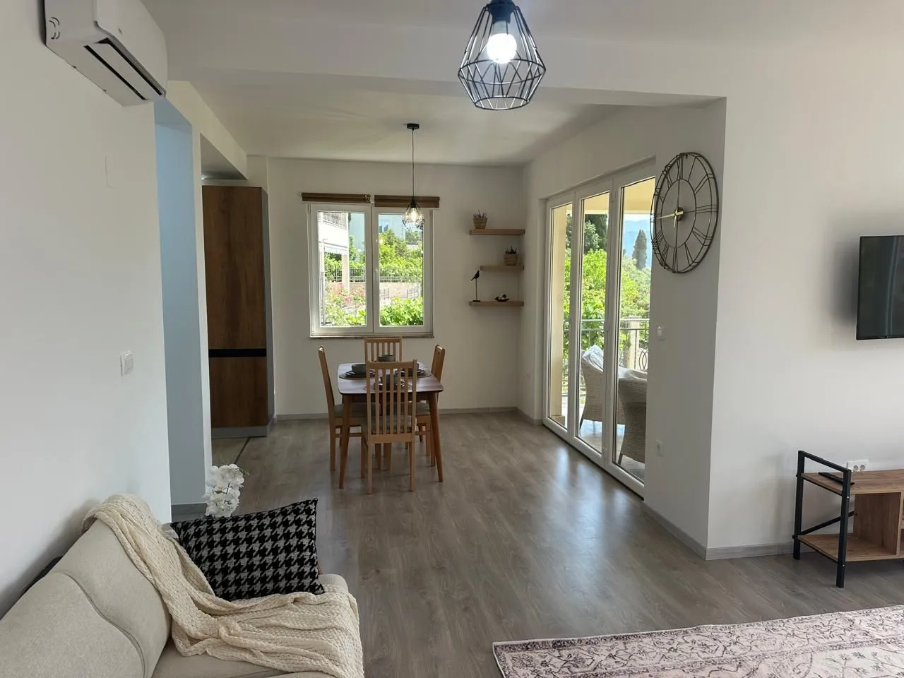 Prodaja, dvosoban stan, 85m², Đenovići, Herceg Novi