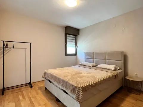 Izdavanje, dvosoban stan, 85m², Blok 5, Podgorica - image 10