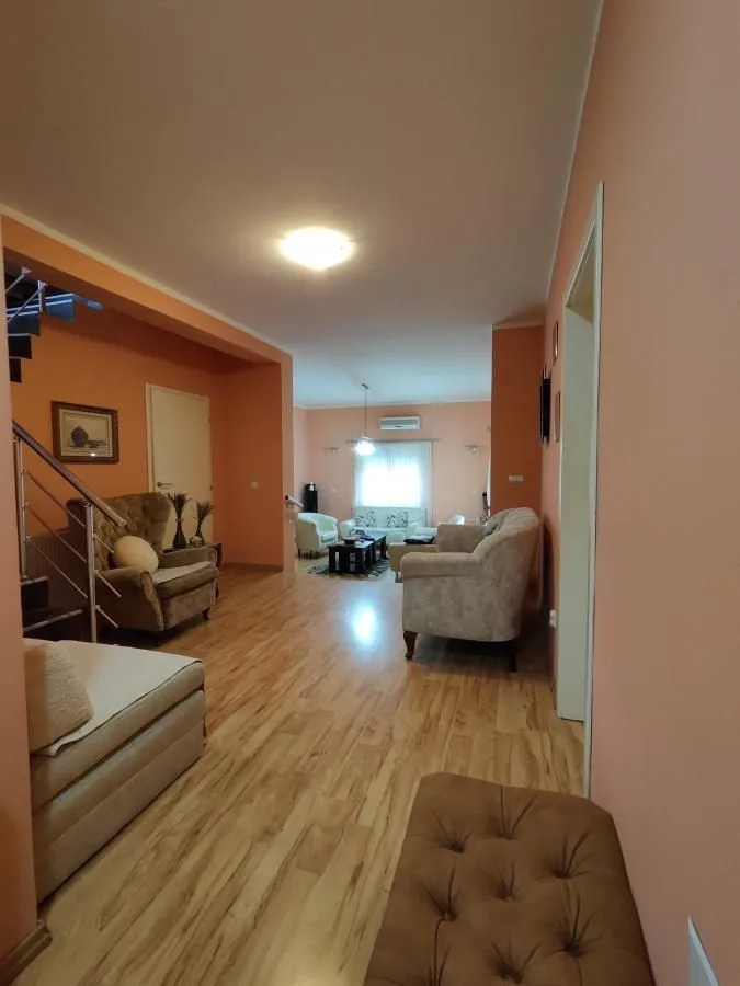 Prodaja, kuća, 336m², Tavrića obori, Jagodina