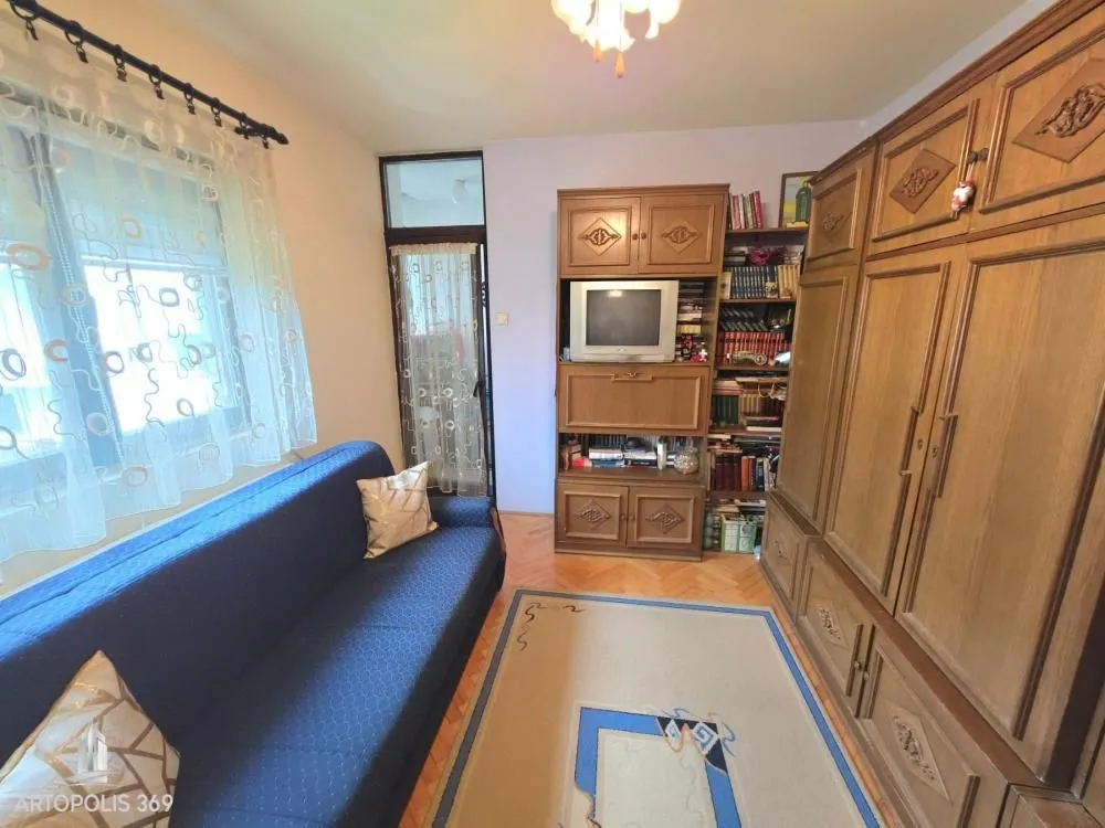 Prodaja, dvosoban stan, 43m², Kneževac, Beograd