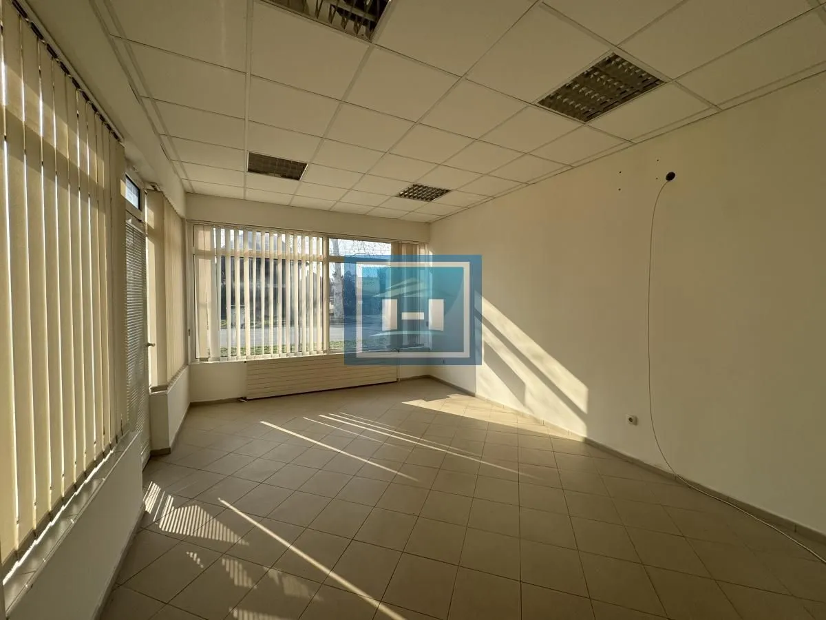 Rent, office space, 35m², Ćuprija, Srbija