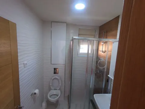 Izdavanje, dvosoban stan, 52m², Budva, Crna Gora - image 9