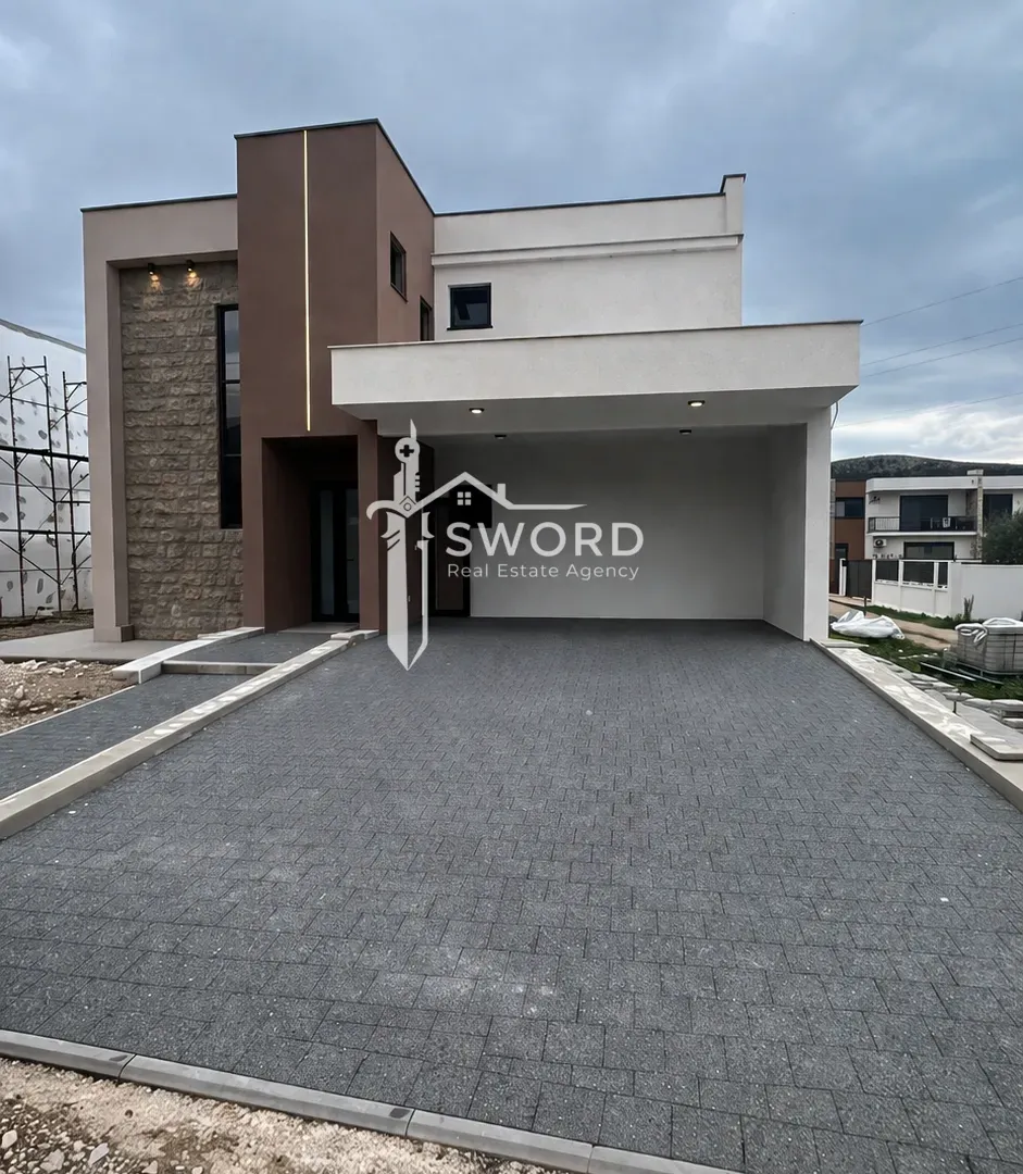 Sale, house, 224m², Polje, Bar