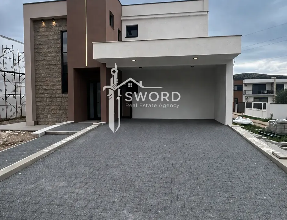 Sale, house, 224m², Polje, Bar