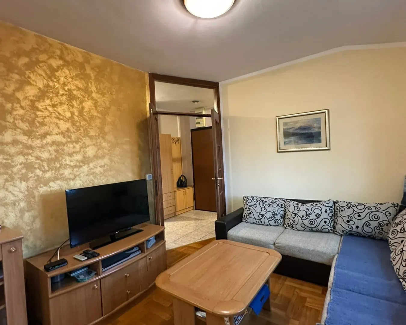 Izdavanje, dvosoban stan, 103m², Stari Aerodrom, Podgorica