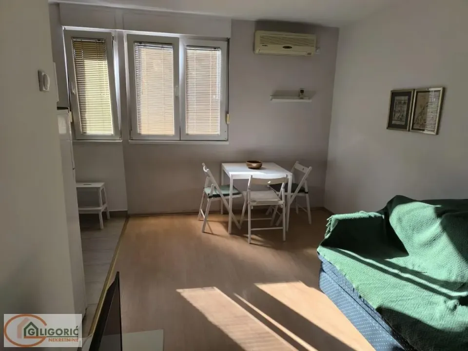 Izdavanje, jednosoban stan, 37m², Stari Grad, Beograd