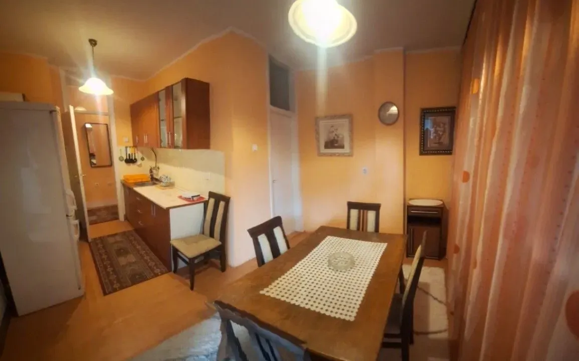 Izdavanje, dvosoban stan, 74m², Centar, Podgorica