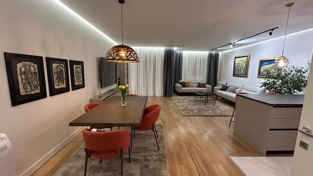 Izdavanje, trosoban stan, 108m², Central Point, Podgorica