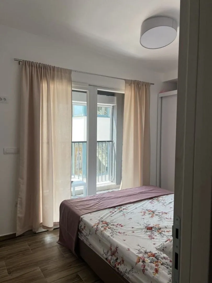 Izdavanje, dvosoban stan, 90m², Kalimanj, Tivat