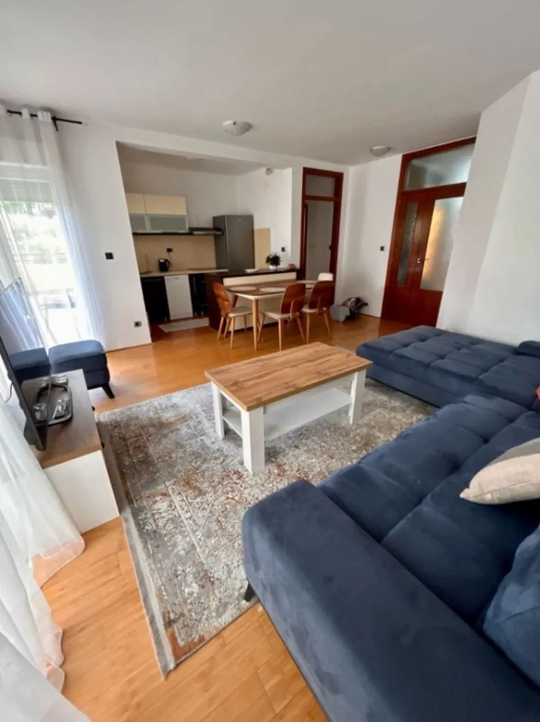 Izdavanje, dvosoban stan, 69m², Zagorič, Podgorica