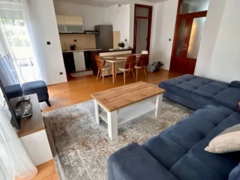 Izdavanje, dvosoban stan, 69m², Zagorič, Podgorica