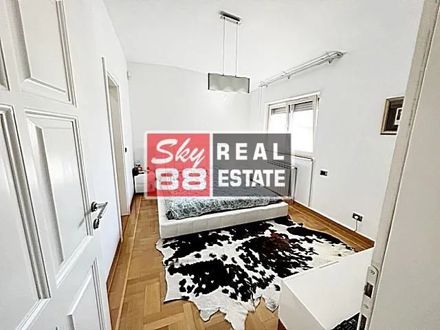 Prodaja, četvorosoban stan, 182m², Kalenić Pijaca, Vračar Sve Podlokacije