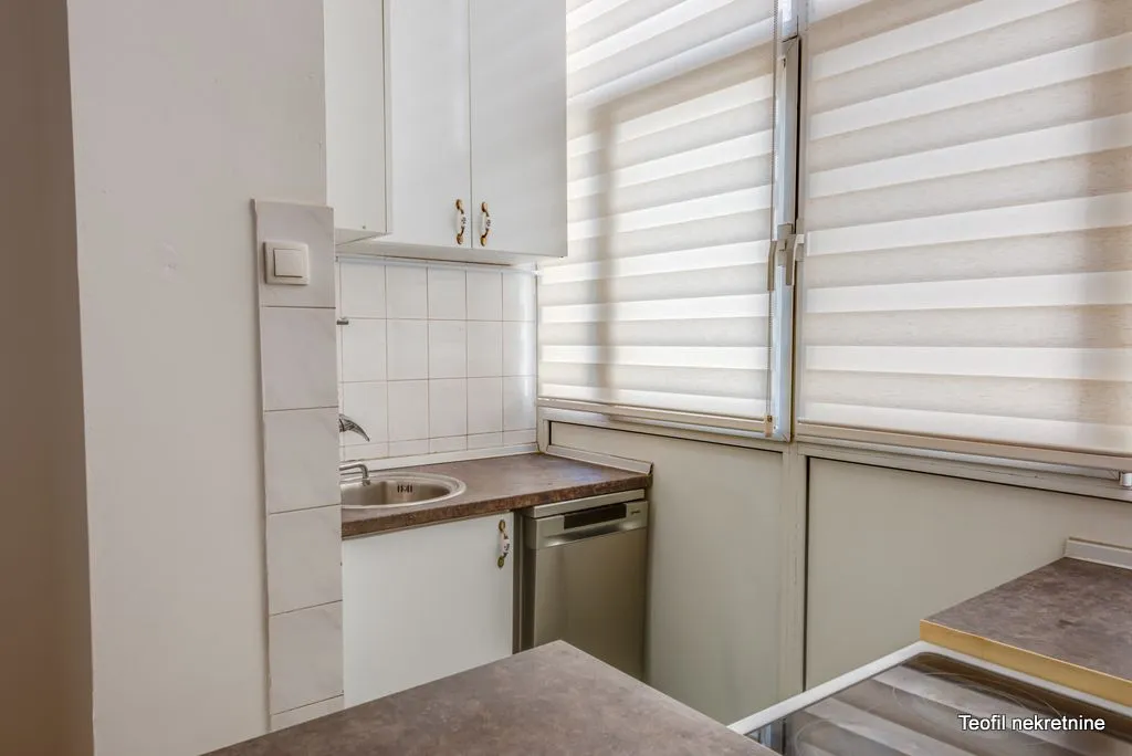 Sale, two bedroom apartment, 65m², Kalenić Pijaca, Vračar Sve Podlokacije