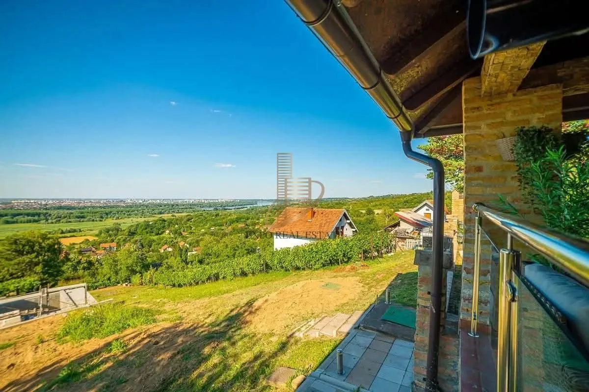 Prodaja, kuća, 140m², Rakovac, Novi Sad Sve Podlokacije