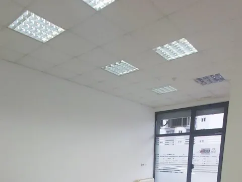 Izdavanje, poslovni prostor, 65m², Stari Aerodrom, Podgorica - image 2