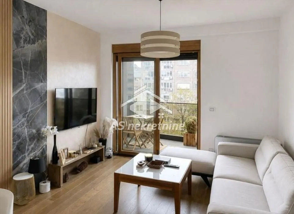 Izdavanje, dvosoban stan, 42m², Čubura, Beograd