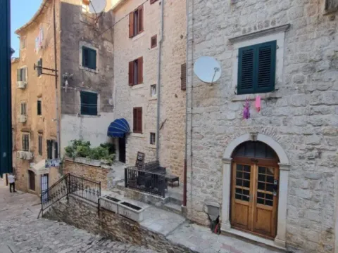 Sale, three bedroom apartment, 88m², Stari Grad Kotor, Kotor