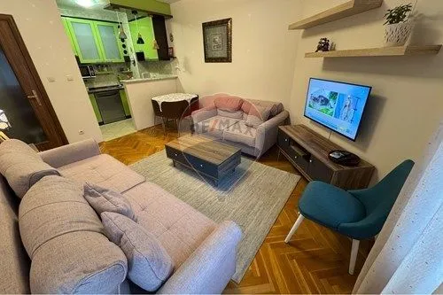 Izdavanje, jednosoban stan, 38m², Blok 9, Podgorica