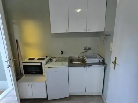 Izdavanje, garsonjera, 28m², Sajmište, Novi Sad - image 8