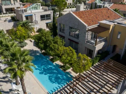 Prodaja, trosoban stan, 180m², Portonovi, Herceg Novi