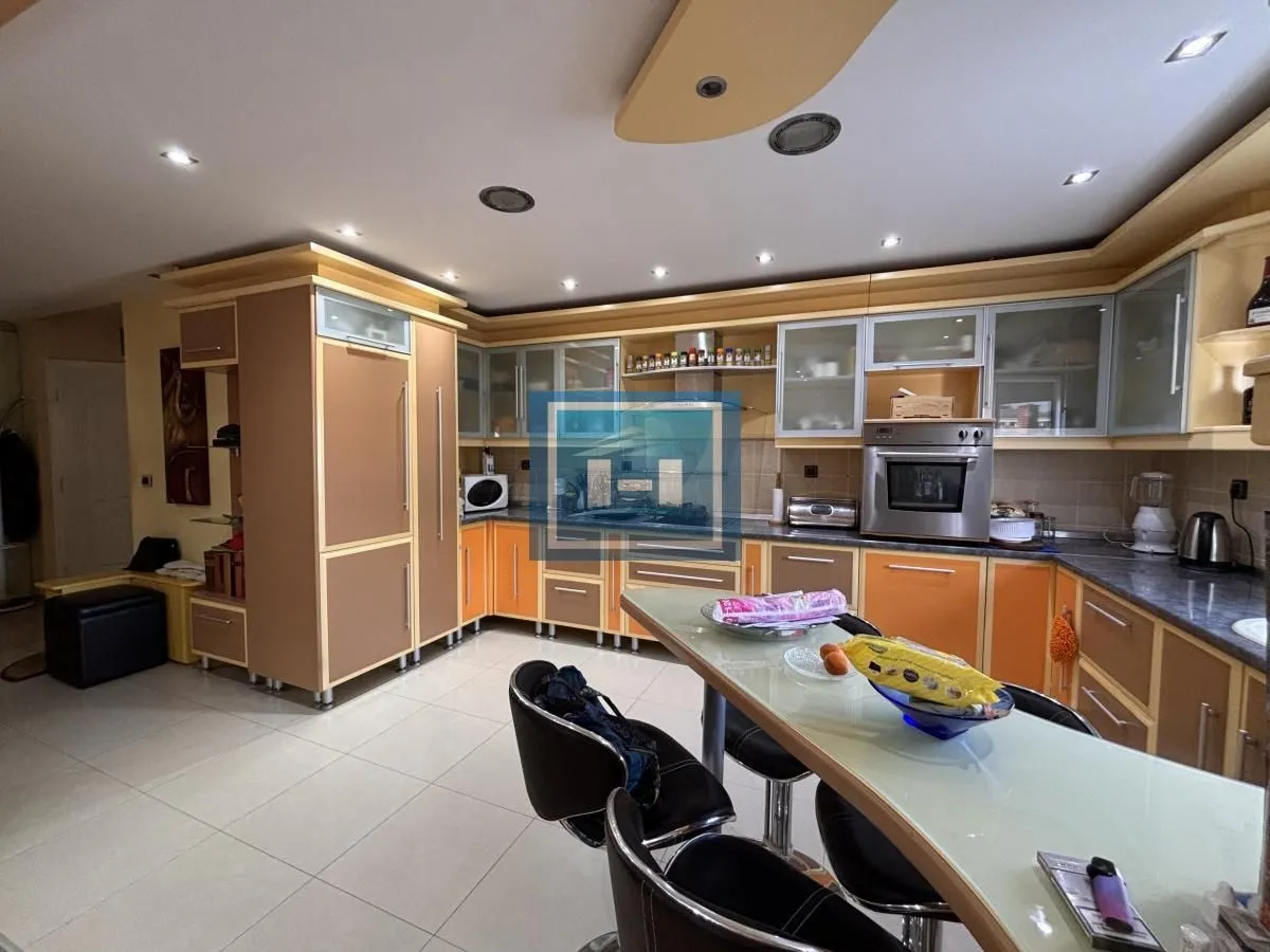 Prodaja, četvorosoban stan, 111m², Centar, Jagodina