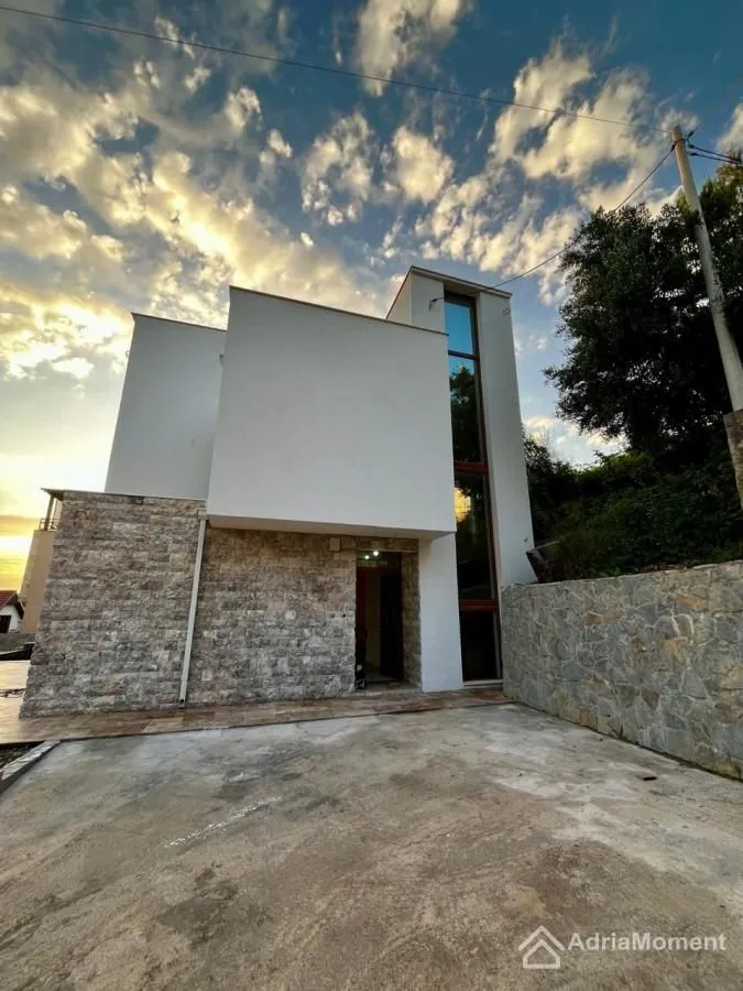 Sale, house, 292m², Šušanj, Bar