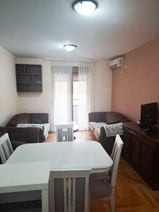 Izdavanje, jednosoban stan, 45m², Stari Aerodrom, Podgorica