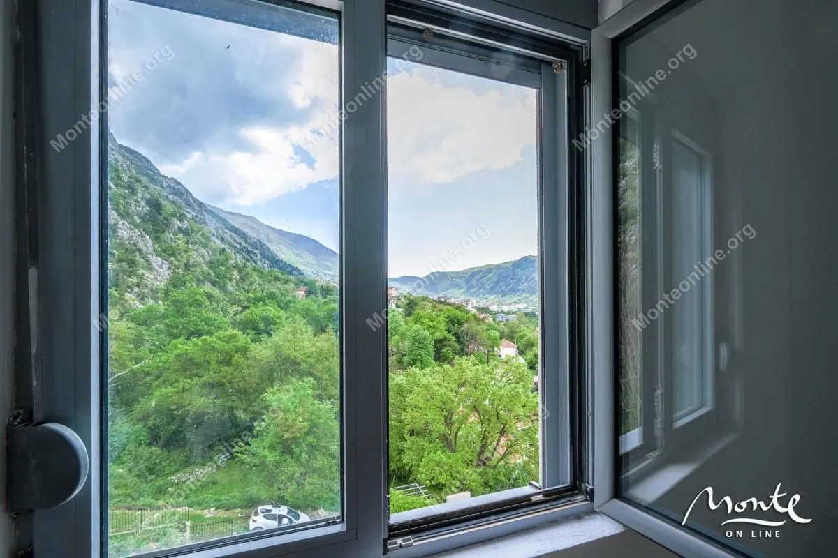 Prodaja, trosoban stan, 103m², Dobrota, Kotor
