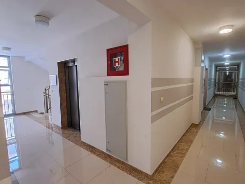 Sale, two bedroom apartment, 72m², City Kvart, Podgorica - image 13