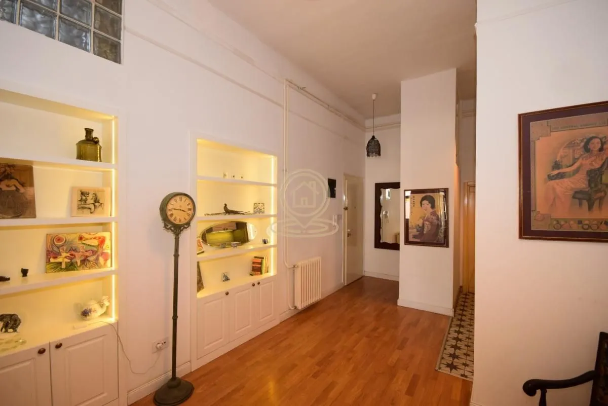 Izdavanje, trosoban stan, 76m², Stari Grad, Beograd