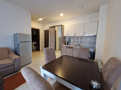 Izdavanje, četvorosoban stan, 45m², Bečići, Budva - image 14