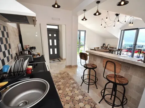 Prodaja, dvosoban stan, 200m², Risan, Kotor - image 6