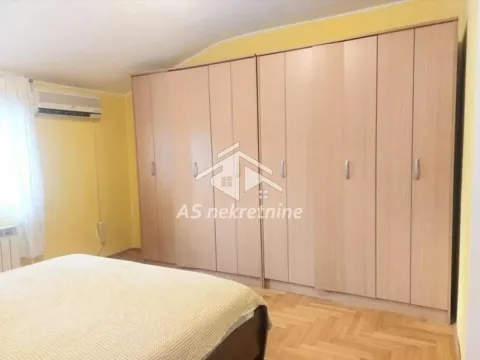 Izdavanje, četvorosoban stan, 140m², Savski Venac, Beograd - image 12