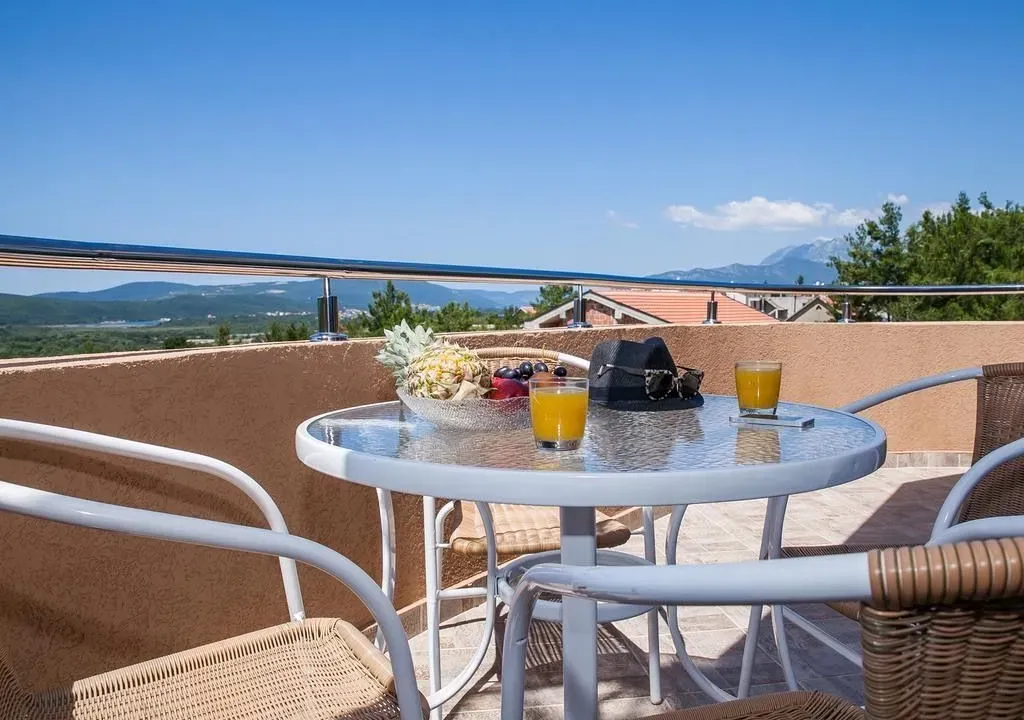 Rent, one bedroom apartment, 50m², Kavač, Kotor