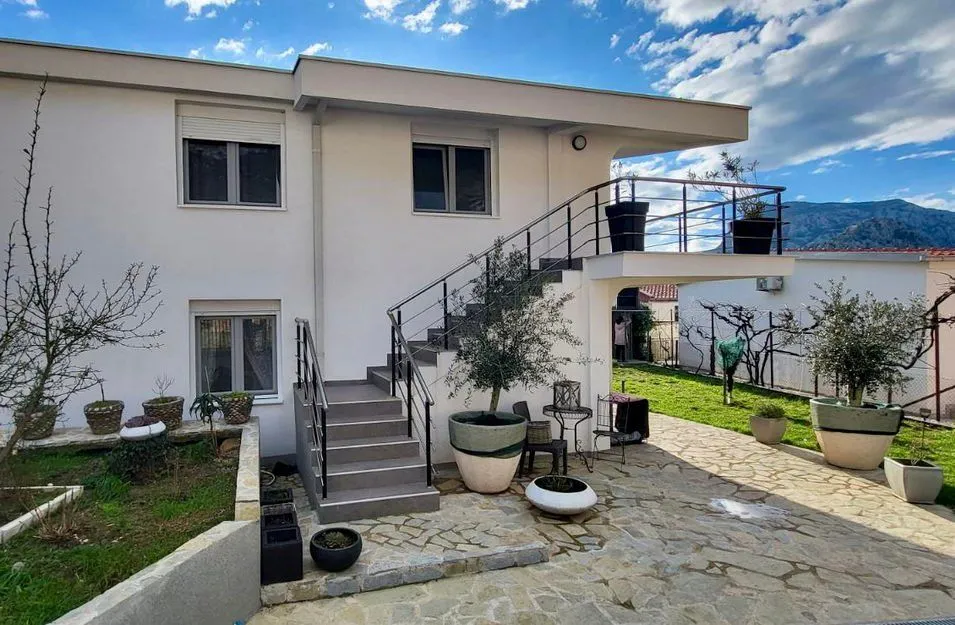 Prodaja, trosoban stan, 160m², Sutomore, Bar