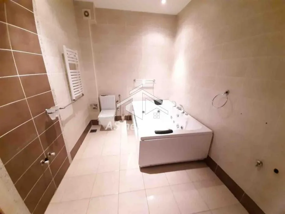 Izdavanje, kuća, 220m², Savski Venac, Beograd