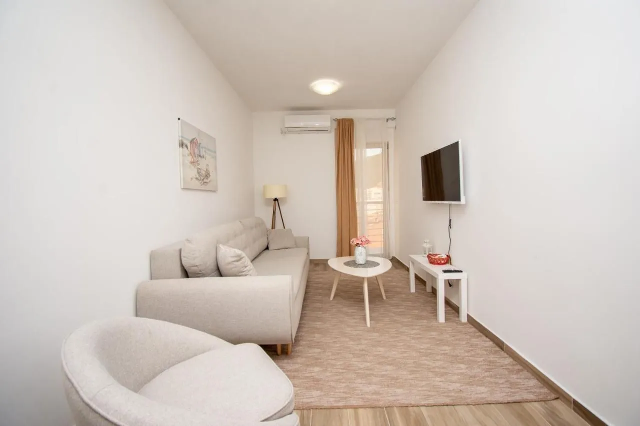 Rent, one bedroom apartment, 46m², Budva, Crna Gora