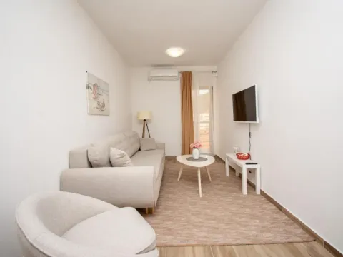 Rent, one bedroom apartment, 46m², Budva, Crna Gora - image 15