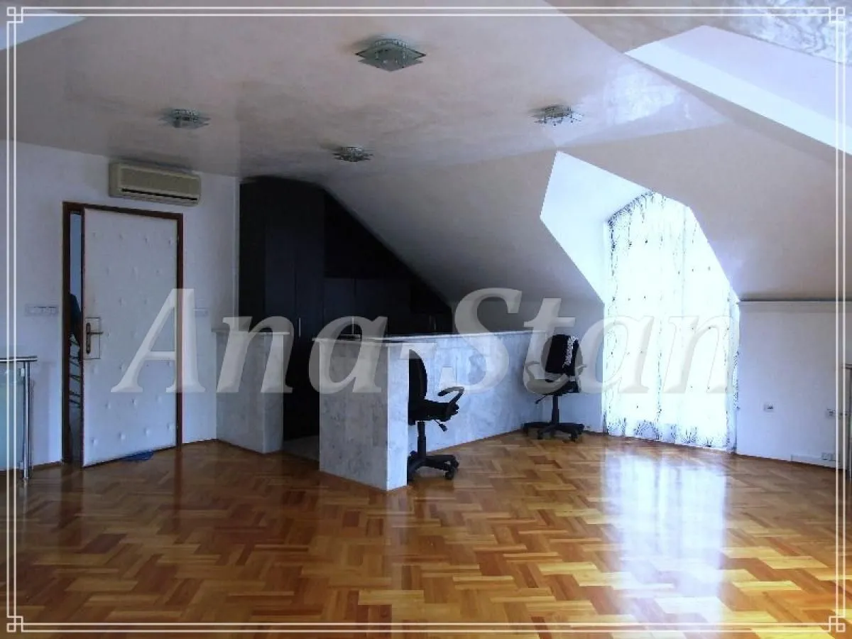 Rent, office space, 250m², Zemun Sve Podlokacije, Beograd