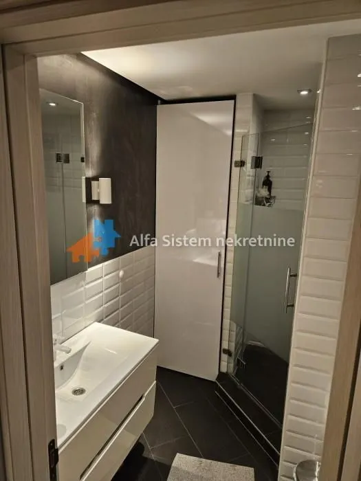 Izdavanje, trosoban stan, 70m², Stari Grad, Beograd