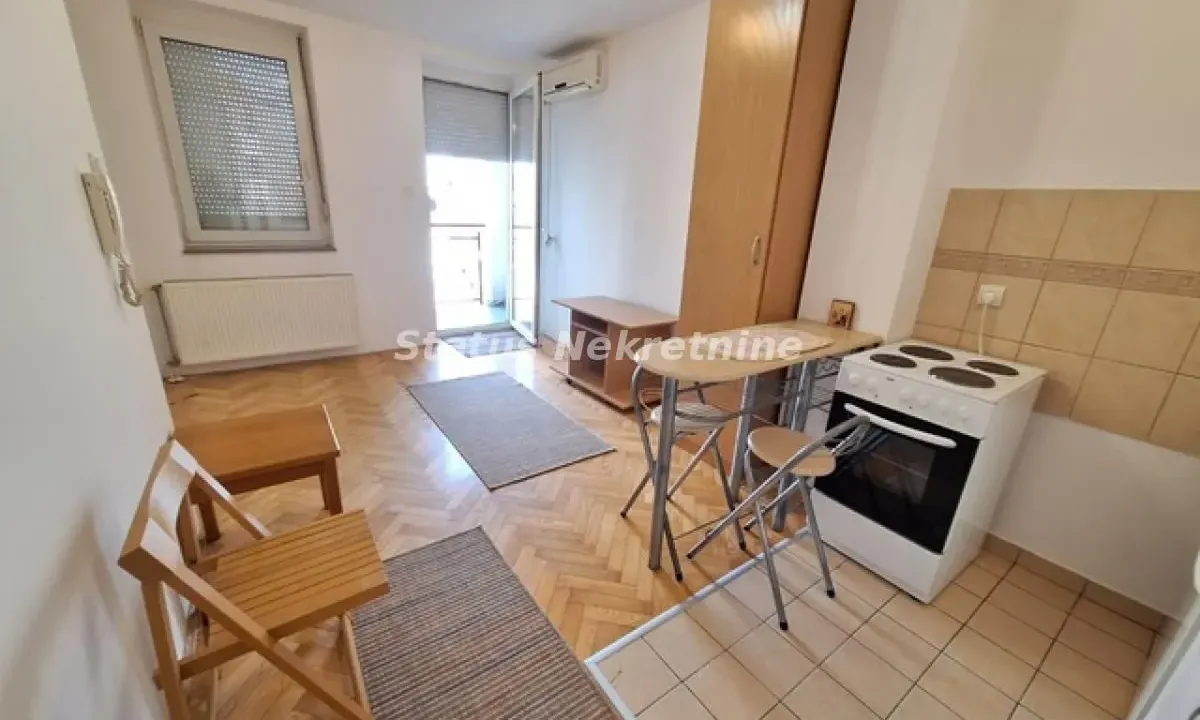 Izdavanje, garsonjera, 25m², Socijalno, Novi Sad Sve Podlokacije