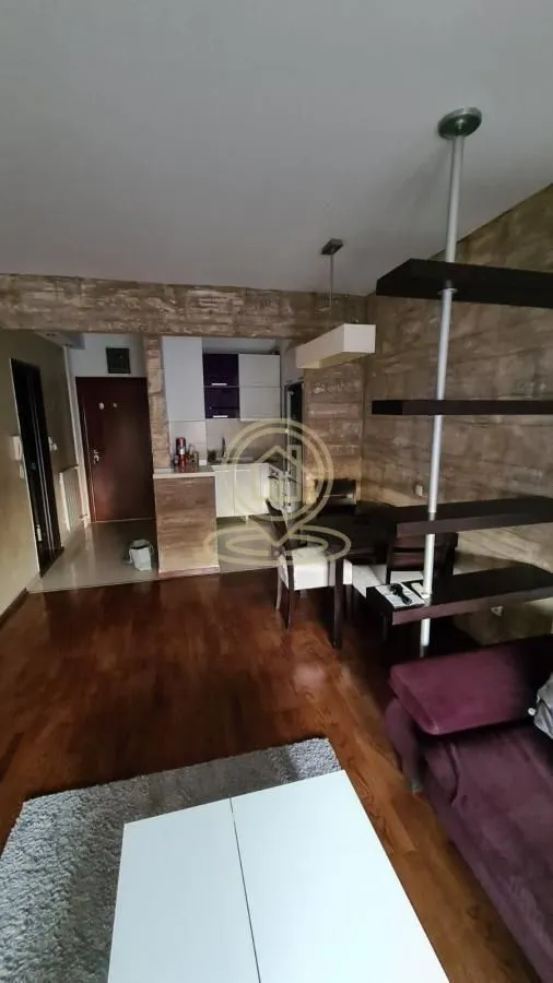 Izdavanje, jednosoban stan, 57m², Čubura, Beograd