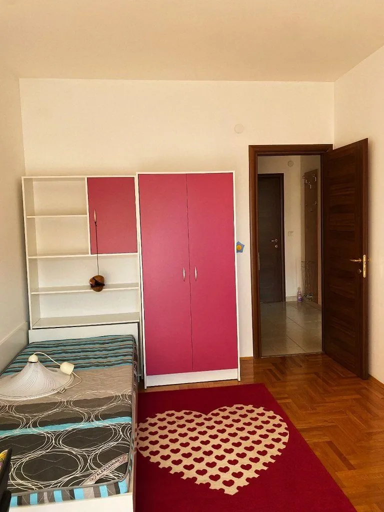 Izdavanje, trosoban stan, 110m², City Kvart, Podgorica