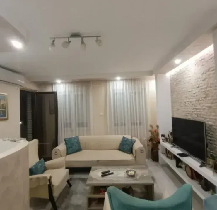 Izdavanje, jednosoban stan, 45m², Stari Aerodrom, Podgorica