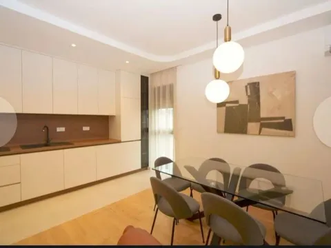 Izdavanje, trosoban stan, 105m², New City, Podgorica - image 2