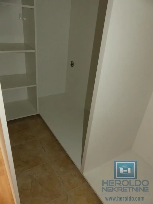 Prodaja, četvorosoban stan, 105m², Vašarište, Jagodina
