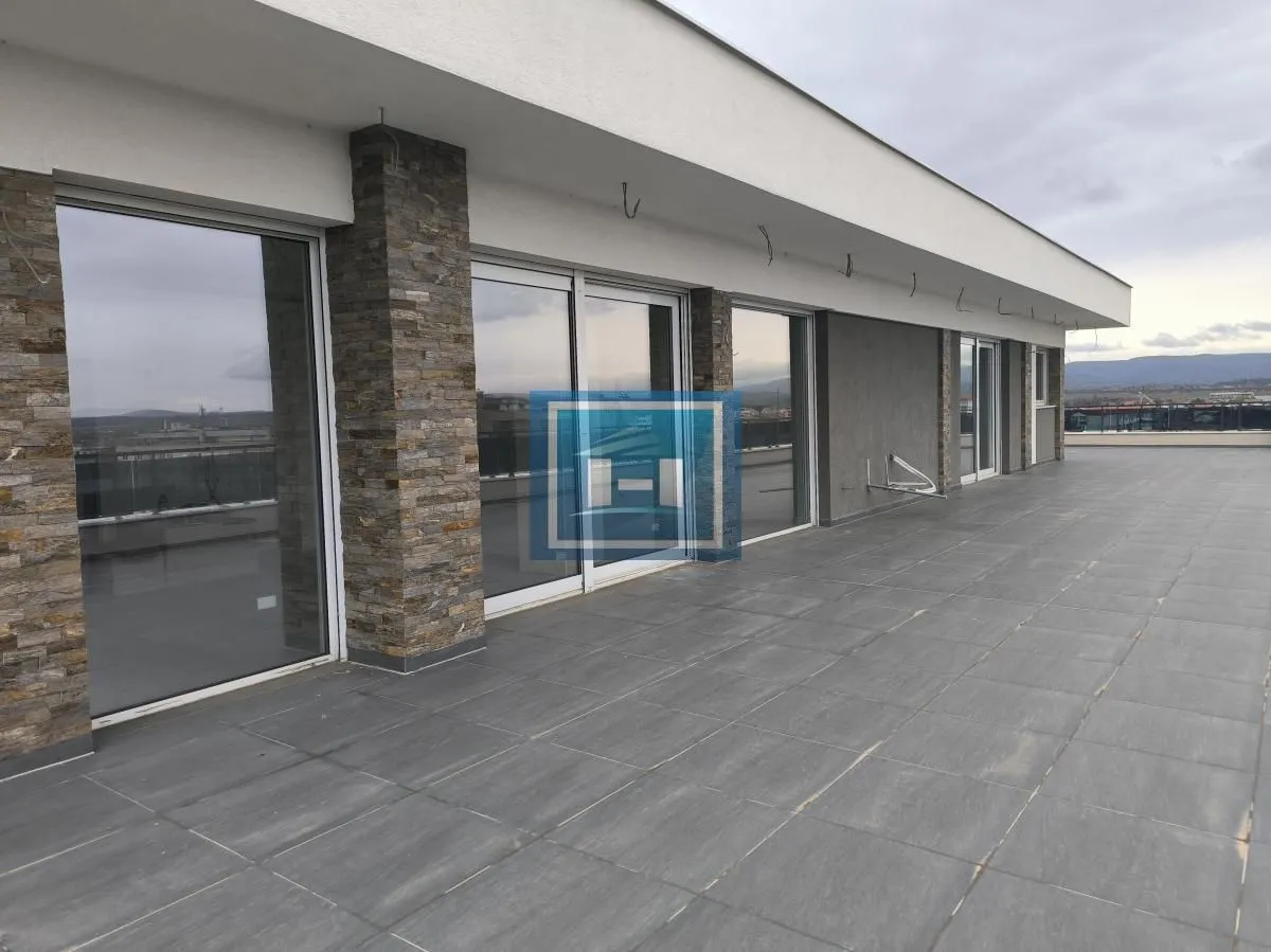 Sale, apartment, 500m², Centar, Ćuprija