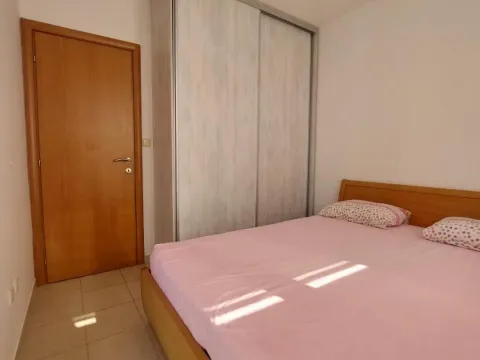 Rent, one bedroom apartment, 41m², Petrovac, Budva - image 2