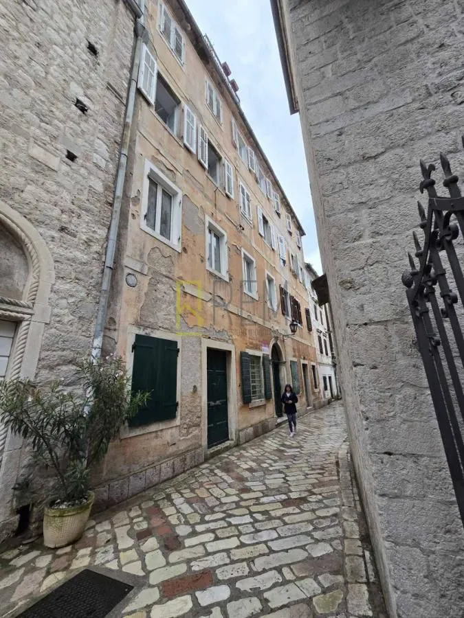 Prodaja, trosoban stan, 72m², Kotor, Crna Gora