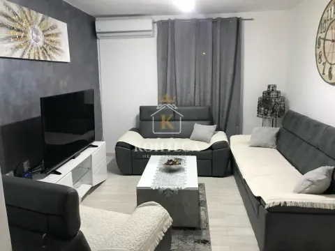 Izdavanje, stan, 86m², Tivat, Crna Gora